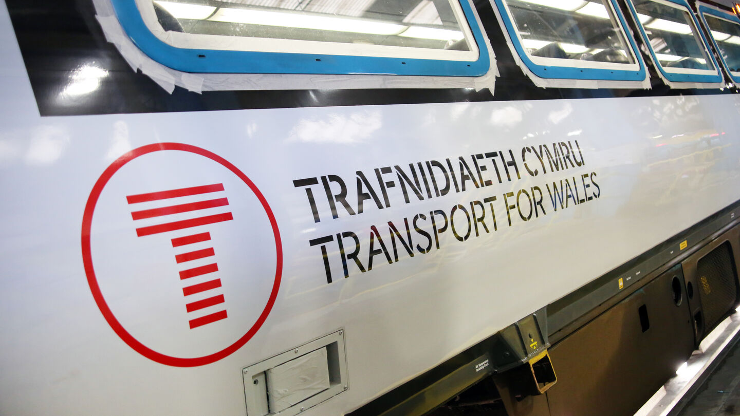 TfW-logo-on-side-of-train_1bfe4206a6b4e4555ec4d89631992283
